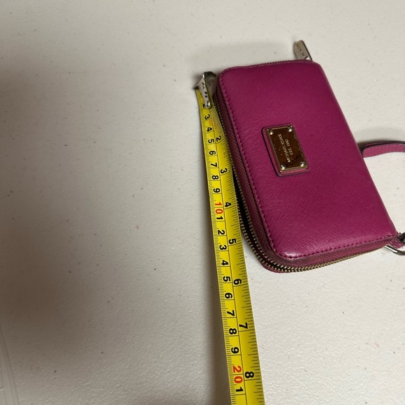 Michael Kors Large Pink Faux Leather Wristlet Wallet - Picture 5 of 12